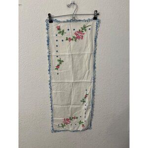 Crochet flower embroidered full bloom rise cuttings table runner